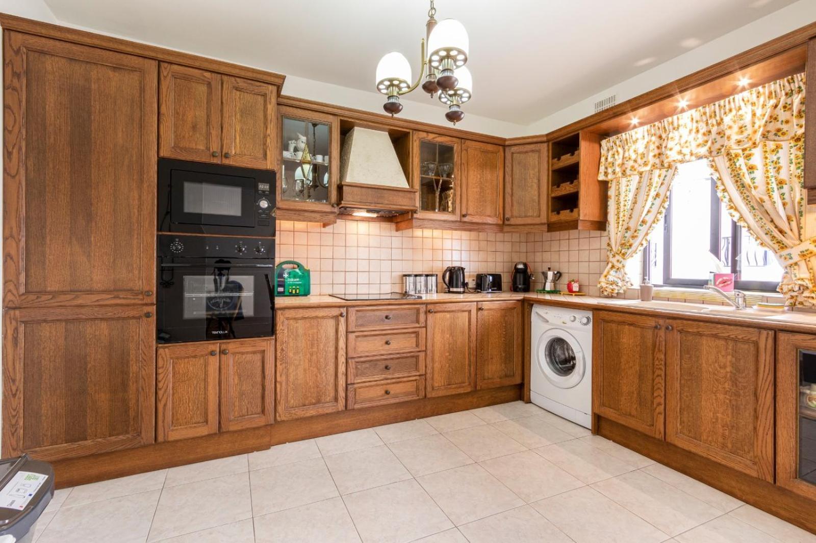 Spacious & Comfy Seaside Flat St. Paul's Bay