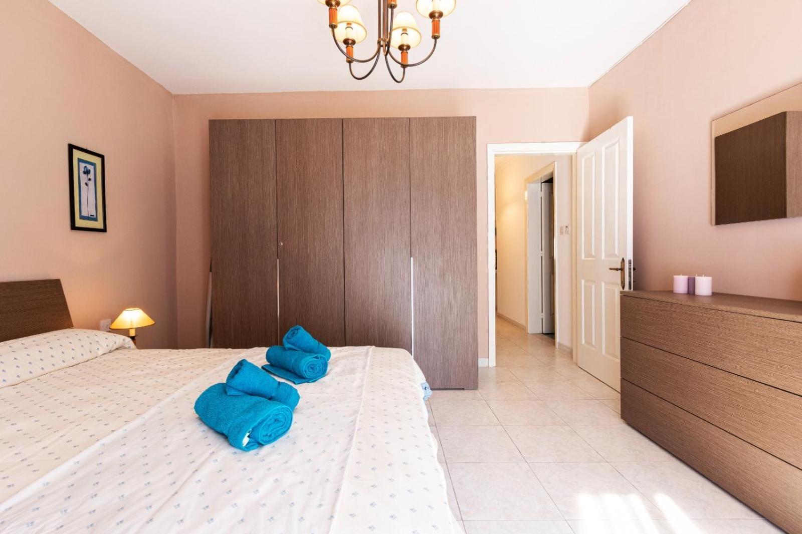 Spacious & Comfy Seaside Flat St. Paul's Bay