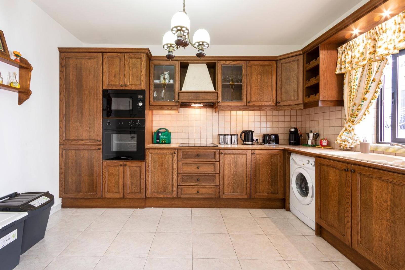 Spacious & Comfy Seaside Flat * St. Paul's Bay