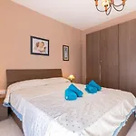 Spacious & Comfy Seaside Flat