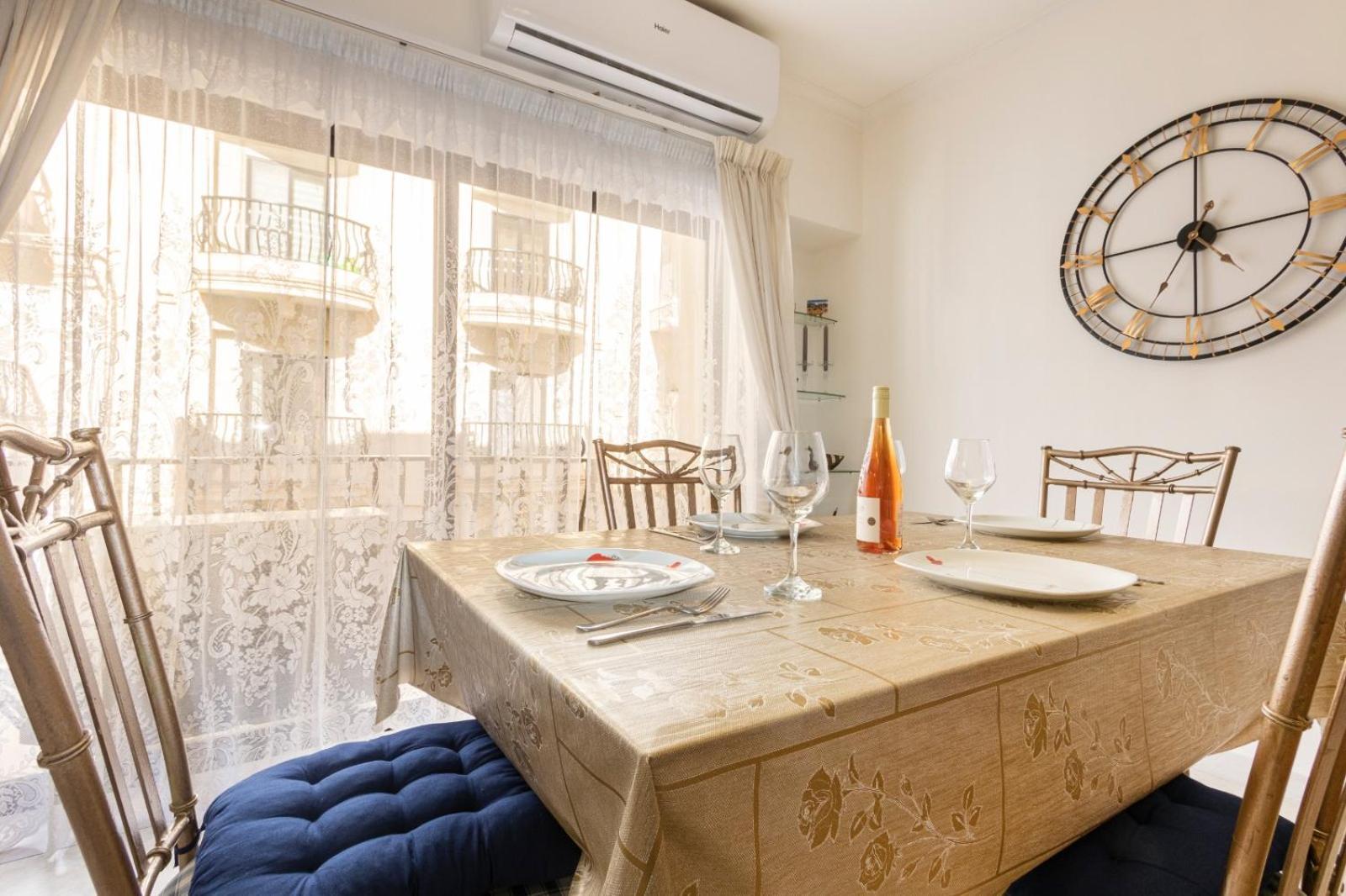Apartment Spacious & Comfy Seaside Flat